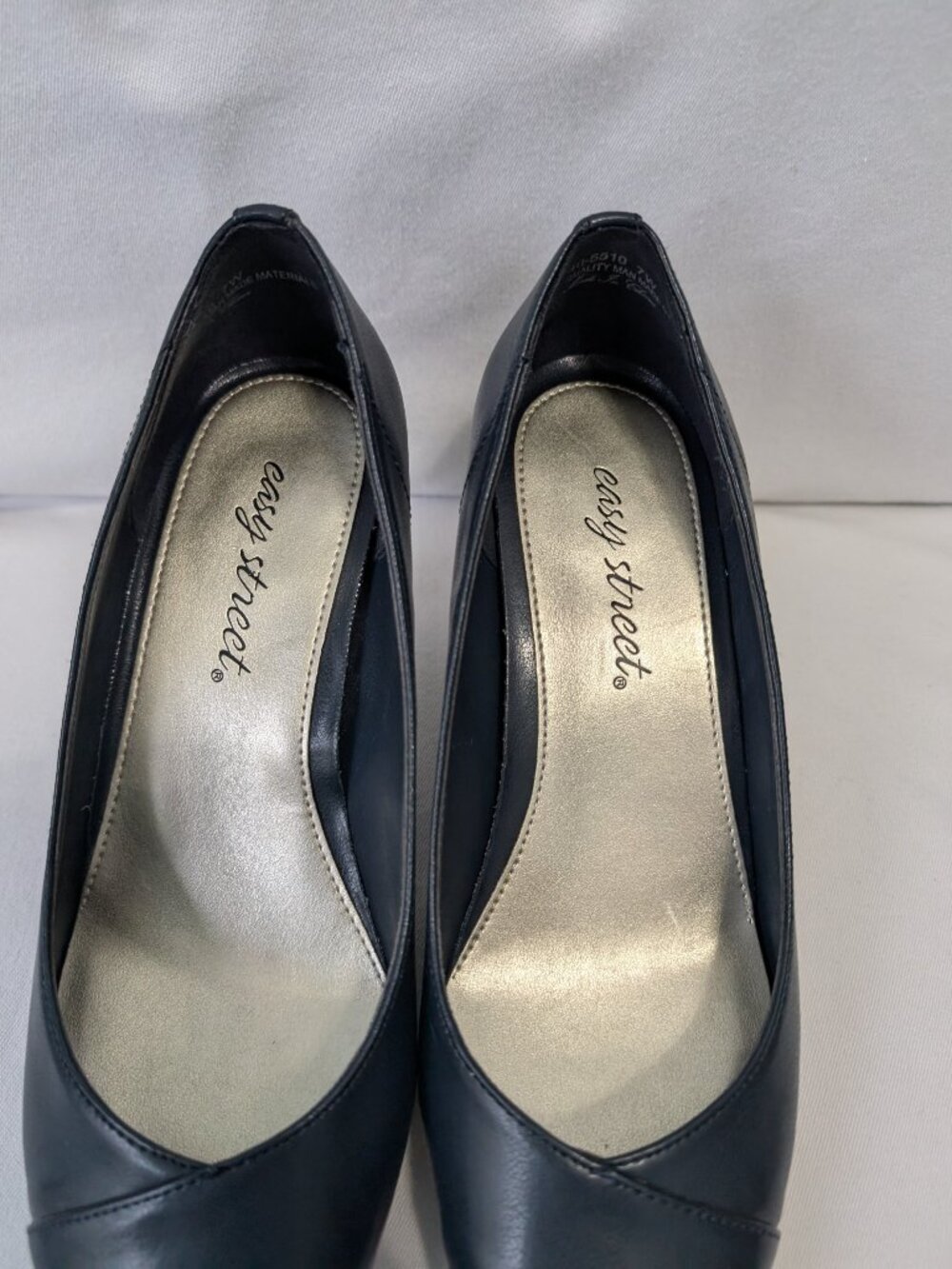 Easy Street Chiffon Pointed Toe Pumps 7 Wide EUC - Picture 4 of 7
